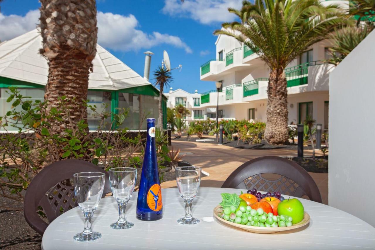 Luxury Beach Front Apartmentos Tahiche Costa Teguise Kültér fotó